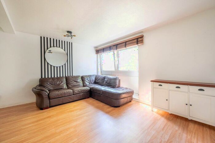 2 Bedroom Maisonette To Rent In East Ham, East Ham, London, E6