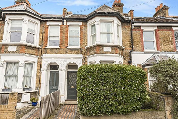2 Bedroom Flat To Rent In Beulah Road, Walthamstow, London, E17
