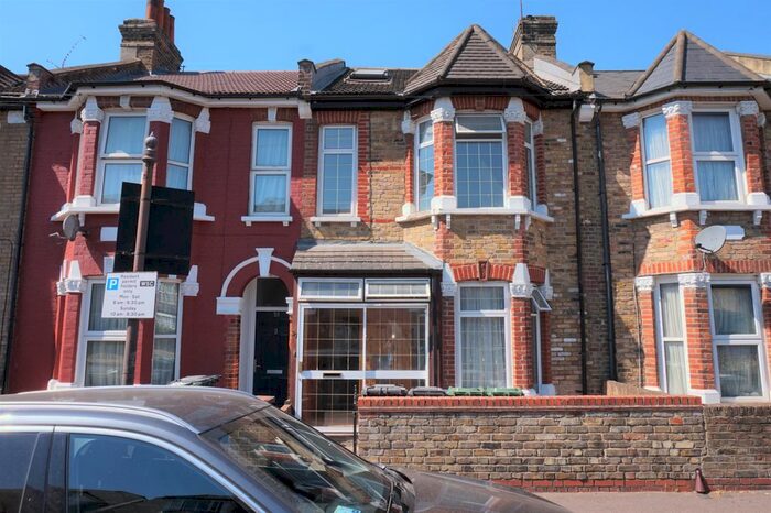 2 Bedroom Flat To Rent In Westbury Road, Walthamstow, London, E17