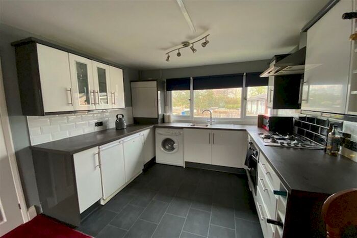 1 Bedroom Flat To Rent In Oakridge, RG21