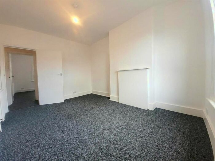 3 Bedroom Flat To Rent In High Street, Herne Bay, CT6