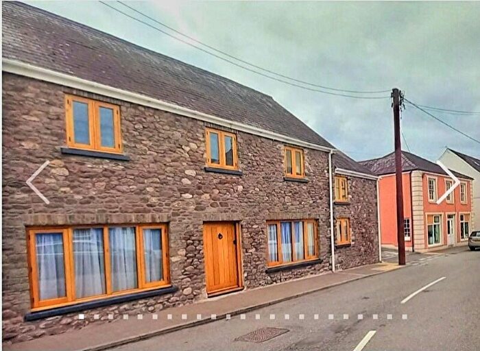 4 Bedroom End Of Terrace House For Sale In Queens Square, Llangadog, Carmarthenshire., SA19