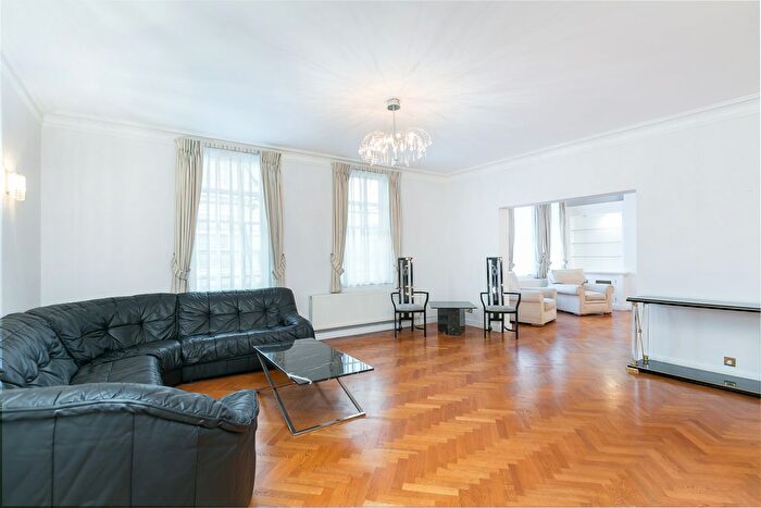 4 Bedroom Flat To Rent In Warwick Gardens, London, W14