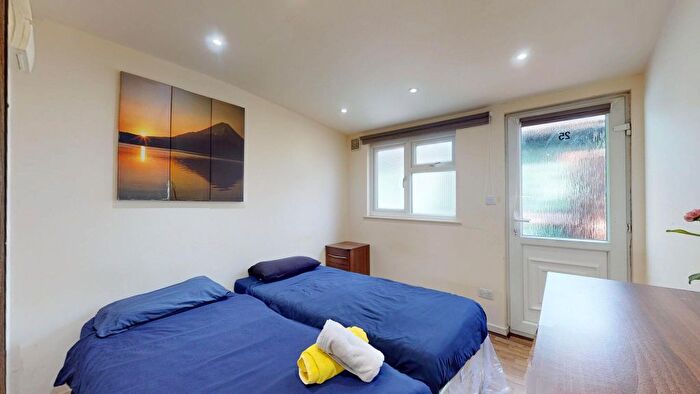 Studio To Rent In Chatsworth Road, London, NW2