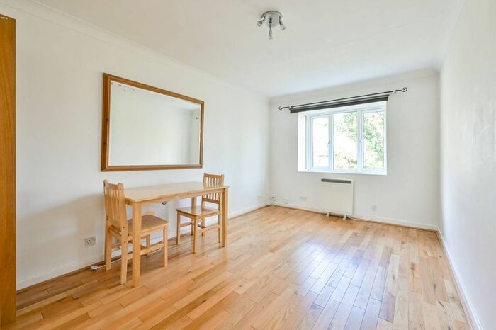 1 Bedroom Flat To Rent In Glyn Avenue, East Barnet, Barnet EN4