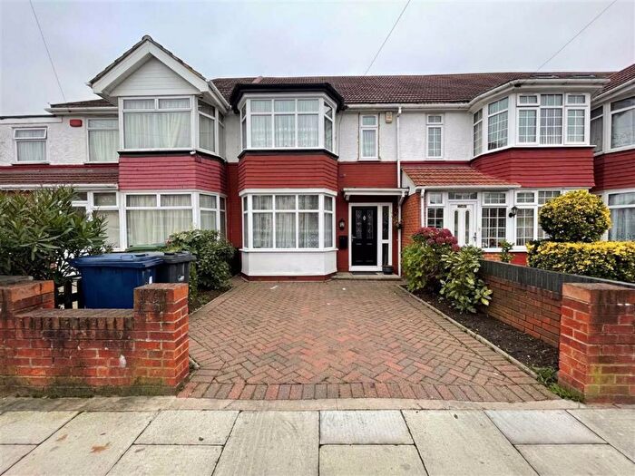 3 Bedroom Terraced House To Rent In Park Avenue, Southall, UB1