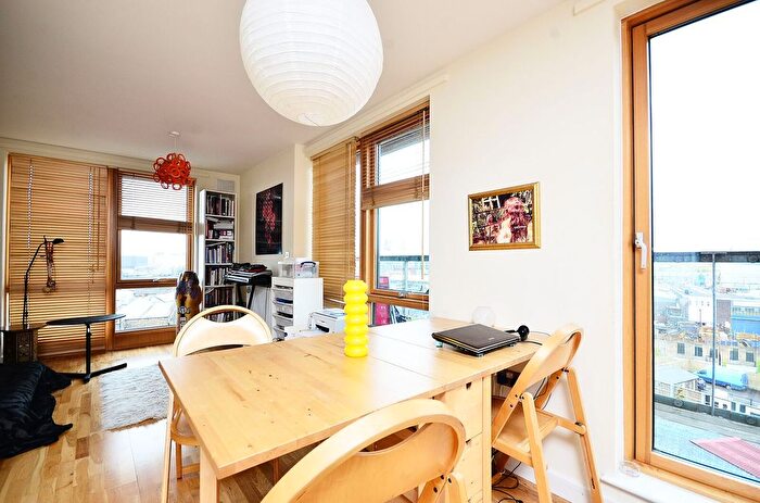 1 Bedroom Flat To Rent In Biggs Square, Hackney, London, E9