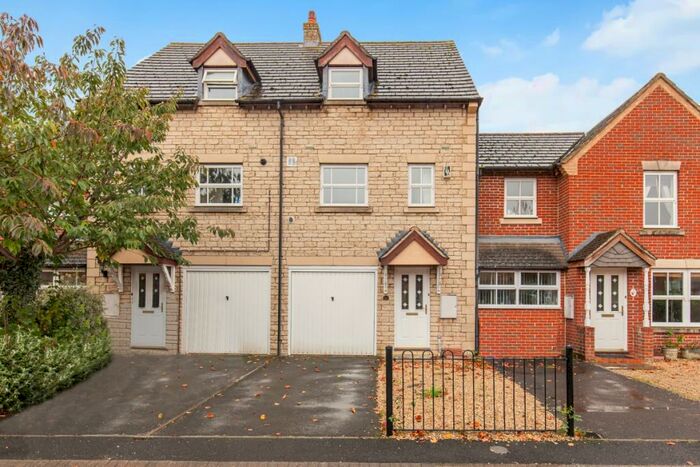 3 Bedroom End Of Terrace House To Rent In Larkspur Square, Bicester, OX26