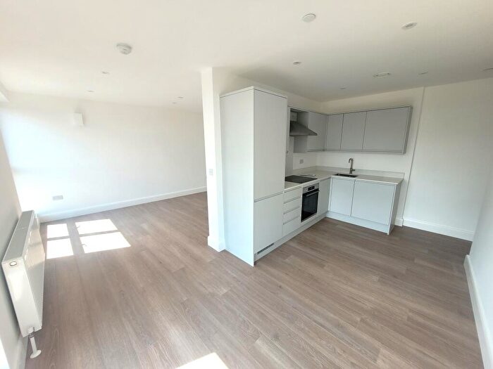 2 Bedroom Apartment To Rent In - High Street, Slough, SL1