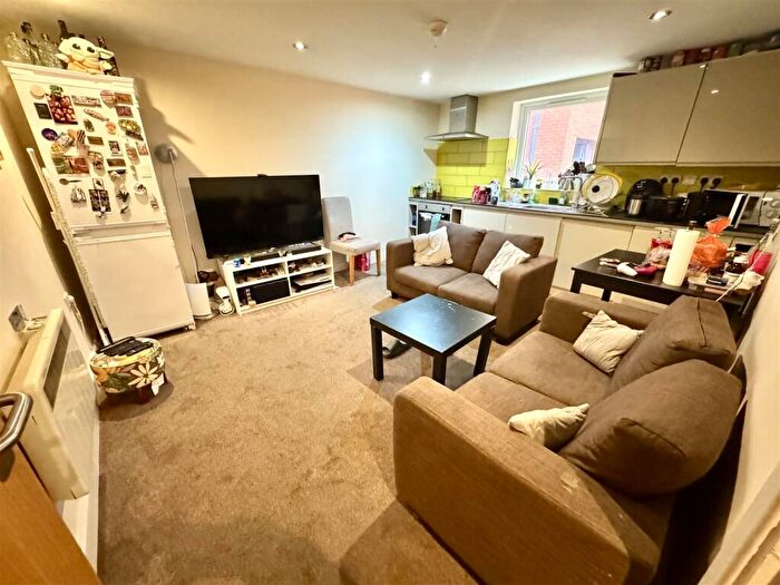 4 Bedroom Flat To Rent In Denby Street, Sheffield, S2
