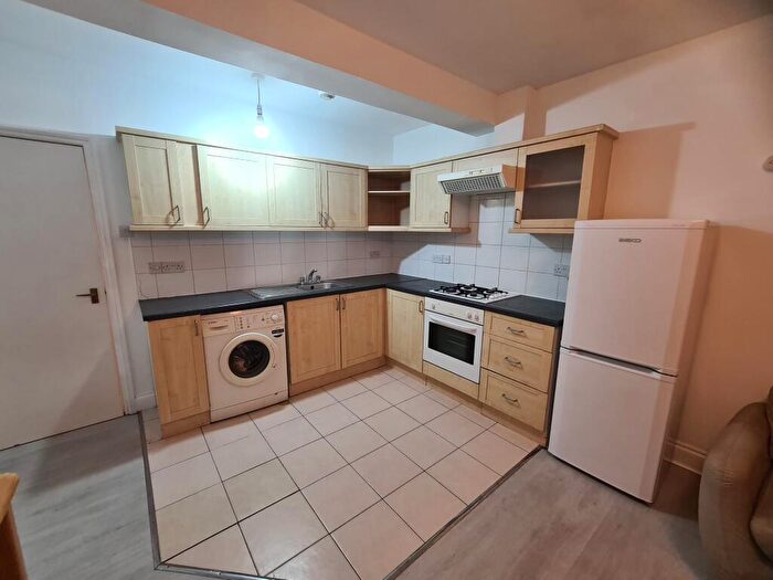 1 Bedroom Apartment To Rent In Lewisham Way, - Lewisham Way, New Cross, SE14