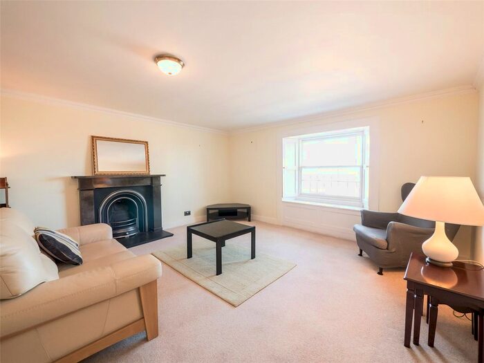2 Bedroom Flat To Rent In Royal Circus, Edinburgh, EH3