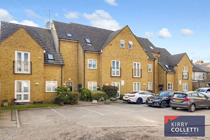 2 Bedroom Flat For Sale In Brocket Court, Hoddesdon, Hertfordshire, EN11