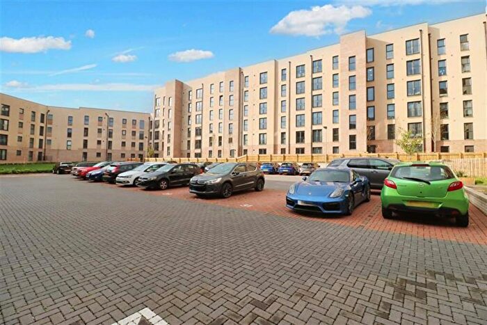 2 Bedroom Flat To Rent In Bedroom Property In Kilpatrick Grove, Edinburgh, EH6