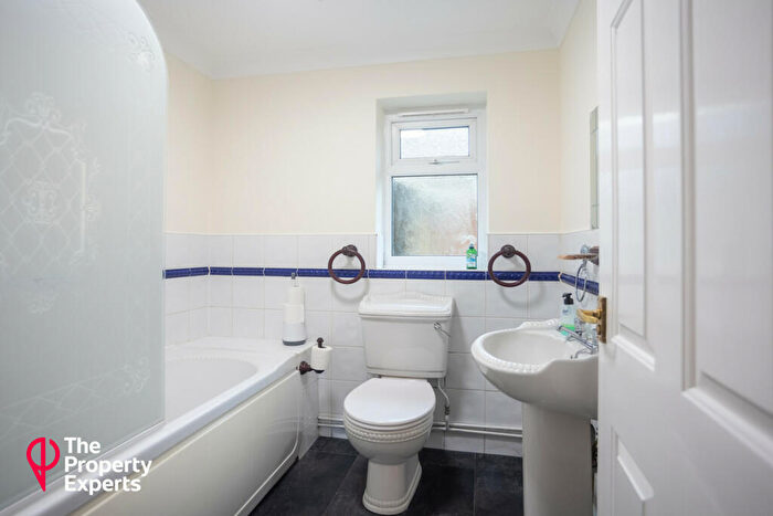 1 Bedroom Bungalow For Sale In Coley Avenue, Reading, RG1