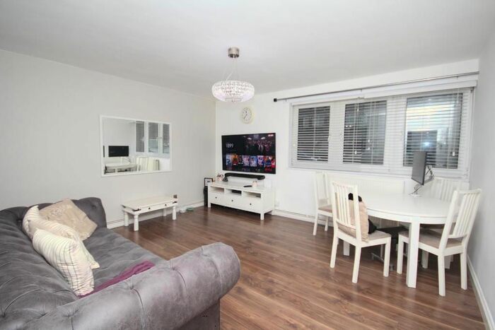 3 Bedroom Flat To Rent In Livermere Road, Haggerston, London, E8
