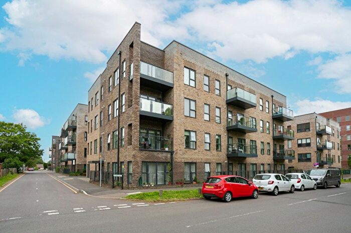 2 Bedroom Flat To Rent In Henbury Way, Bushey, South Oxhey, WD19