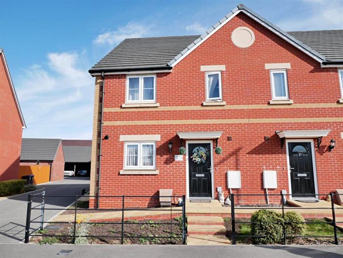 3 Bedroom Semi Detached House For Sale In Sycamore Drive, Calne, SN11