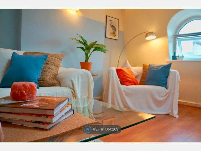 2 Bedroom Flat To Rent In Russell Gardens, London, W14