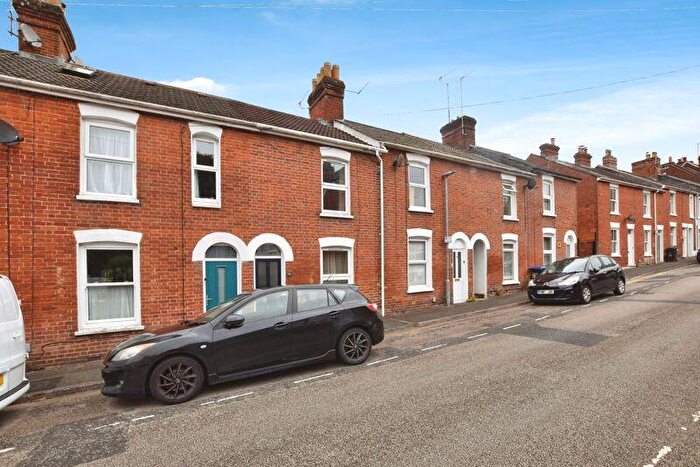 2 Bedroom Terraced House To Rent In College Street, Salisbury, SP1