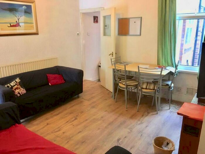 4 Bedroom Terraced House To Rent In Tiverton Road, Selly Oak, Birmingham, B29