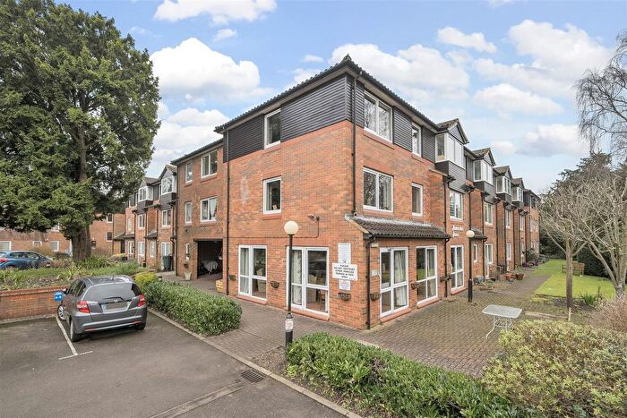 2 Bedroom Flat For Sale In Elstree Road, Bushey Heath, Bushey, WD23