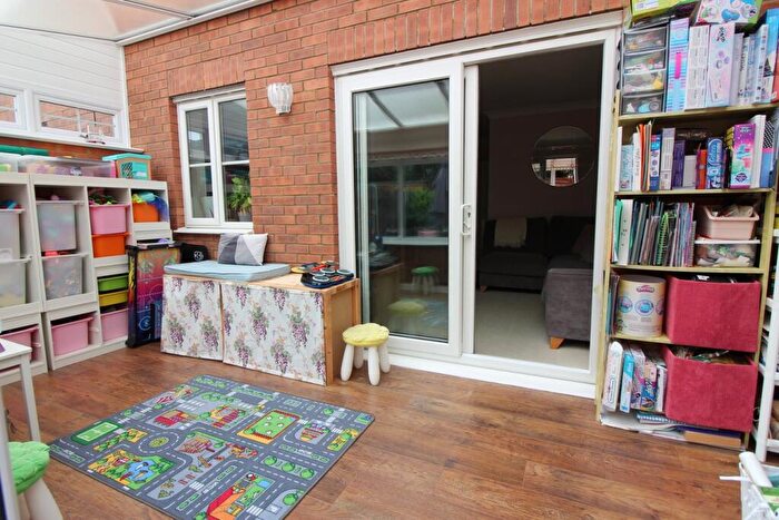 3 Bedroom End Of Terrace House For Sale In Jubilee Close, Henlow, SG16