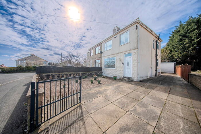 3 Bedroom Semi Detached House For Sale In Farfield Grove, Bradford, BD6