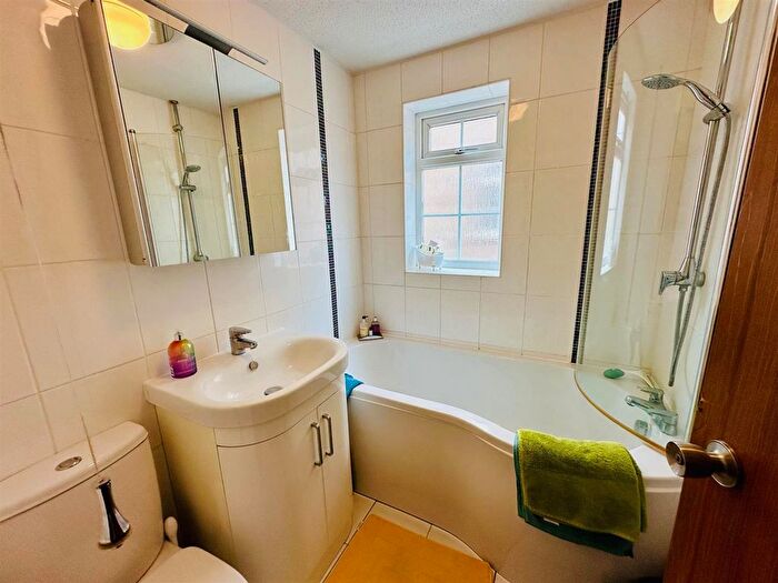 1 Bedroom Flat For Sale In Mayford Close, Beckenham, BR3