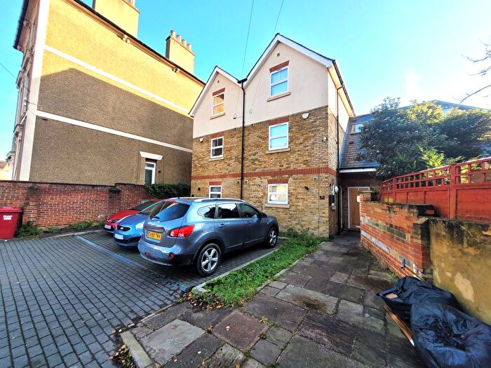 3 Bedroom Flat To Rent In Uxbridge Road, Slough, SL1