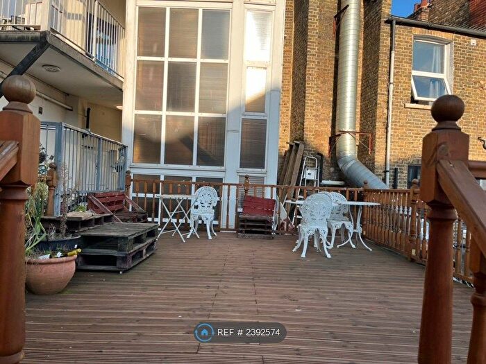 2 Bedroom Flat To Rent In Camberwell New Road, London, SE5
