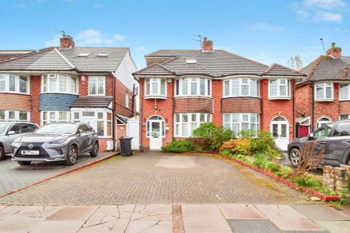 3 Bedroom Semi Detached House For Sale In Woodthorpe Road, Birmingham, West Midlands, B14