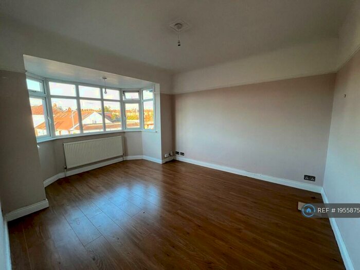 2 Bedroom Maisonette To Rent In Mount Park Road, Pinner, HA5