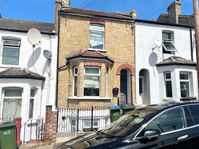 1 Bedroom Flat For Sale In Sladedale Road, Plumstead, Greenwich, SE18