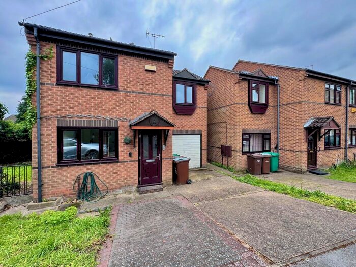 3 Bedroom House To Rent In Ariel Close, Nottingham, NG6