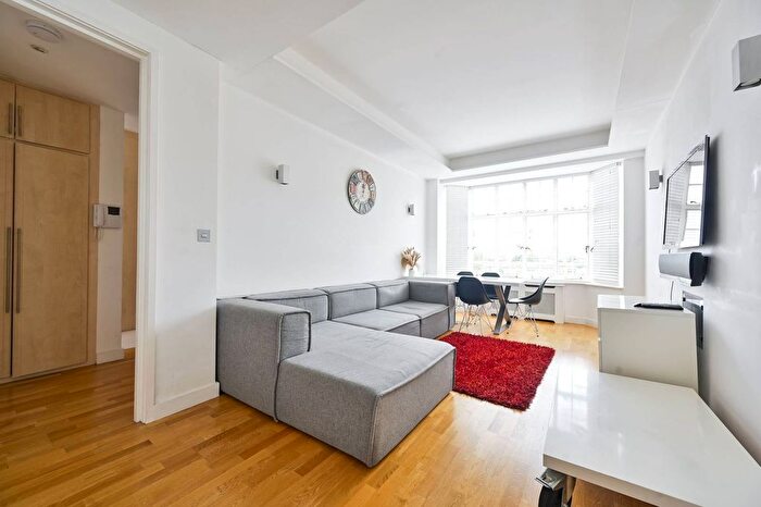 2 Bedroom Flat To Rent In Warwick Gardens, Earls Court, London, W14