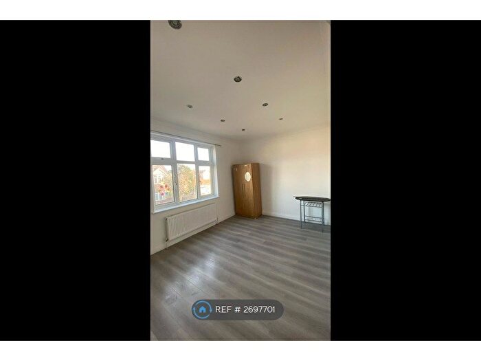 Studio To Rent In Ashurst Drive, Ilford, IG6