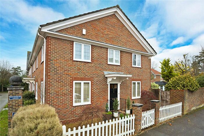 4 Bedroom End Of Terrace House To Rent In Dove House Green, Weybridge, Surrey, KT13