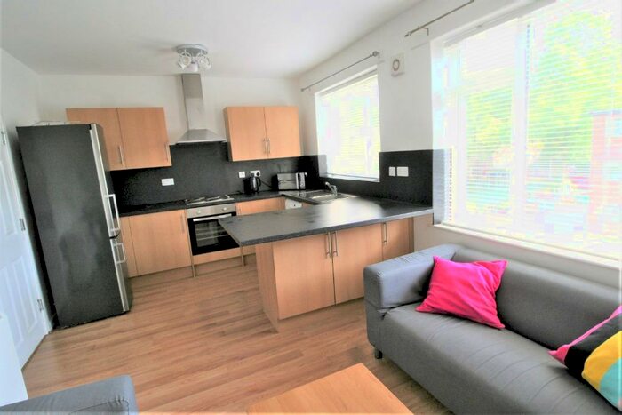 3 Bedroom Flat To Rent In Fairfield Court, Daisy Bank Road, Manchester, M14