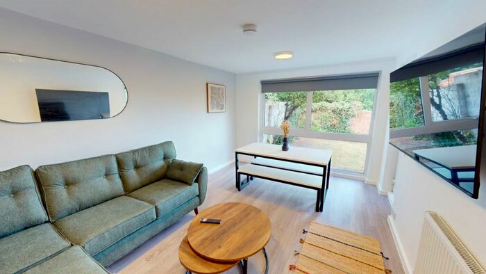 4 Bedroom House To Rent In Lebanon Close, EX4