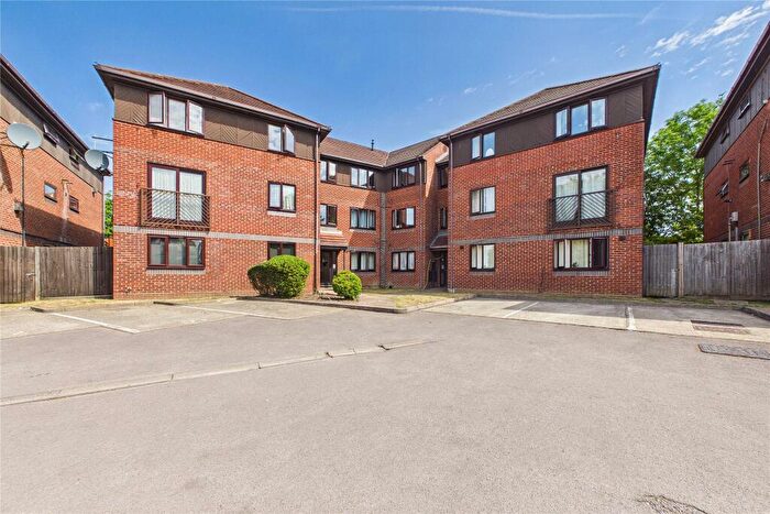 1 Bedroom Flat For Sale In Oakfields, Alexandra Avenue, Camberley, Surrey, GU15