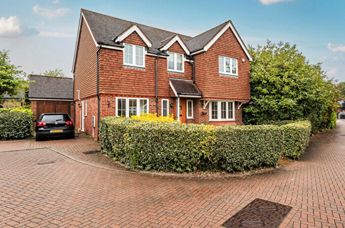 4 Bedroom Detached House For Sale In Wyvern Close, Orpington, BR6
