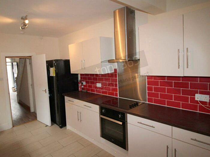 5 Bedroom Semi Detached House To Rent In *£pppw Excl Bills * Kimbolton Avenue, Lenton, NG7