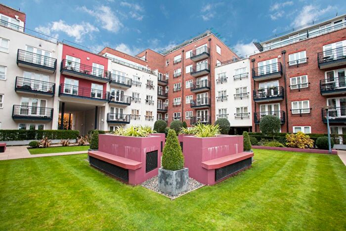 2 Bedroom Flat For Sale In Royal Quarter, Seven Kings Way, Kingston Upon Thames, Surrey, Uk, KT2