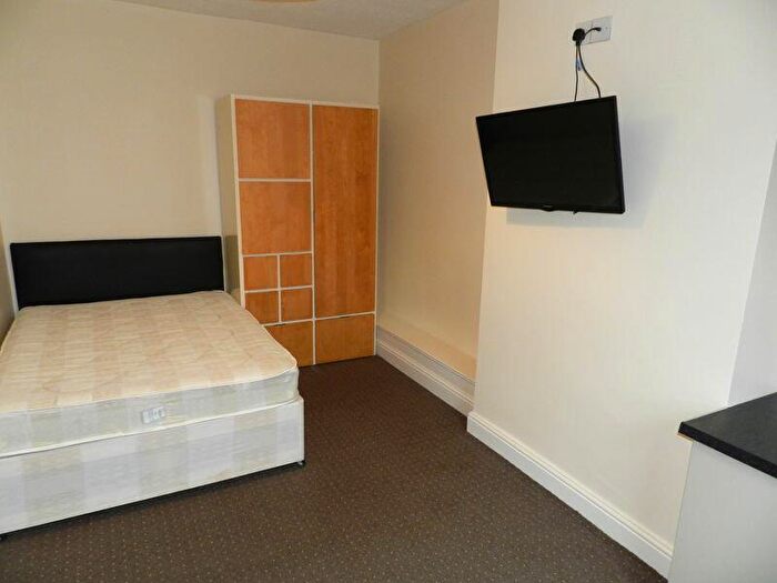 5 Bedroom Terraced House For Sale In Headingley Avenue, Leeds, LS6