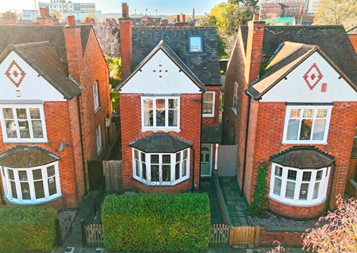 4 Bedroom Detached House For Sale In Lorne Road, Clarendon Park, Leicester, LE2