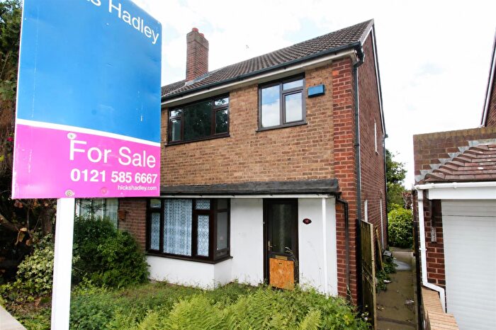 3 Bedroom Semi-Detached House For Sale In Walton Close, Rowley Regis, B65