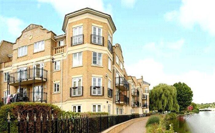2 Bedroom Flat For Sale In Regents Riverside, Brigham Road, Reading, Berkshire, RG1