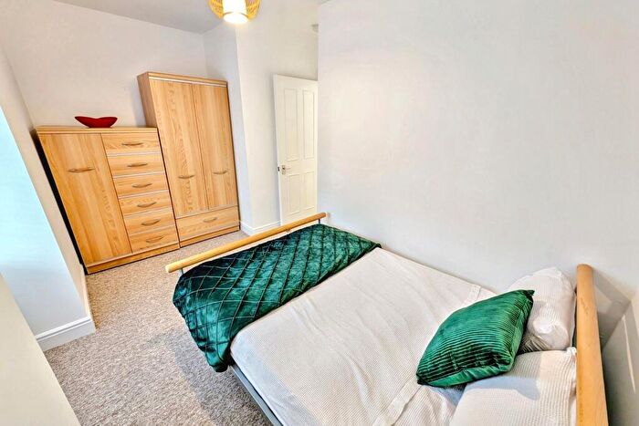 1 Bedroom Flat For Sale In East Cliff, BH1