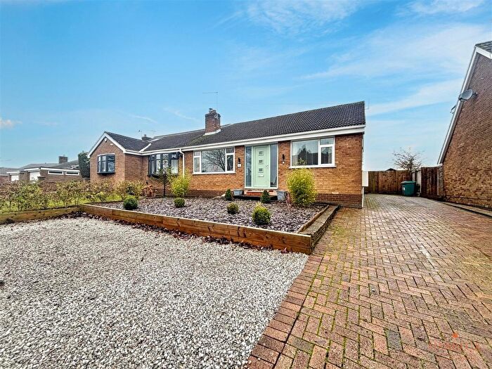 2 Bedroom Semi-detached Bungalow For Sale In Grundale, Kirk Ella, Hull, HU10